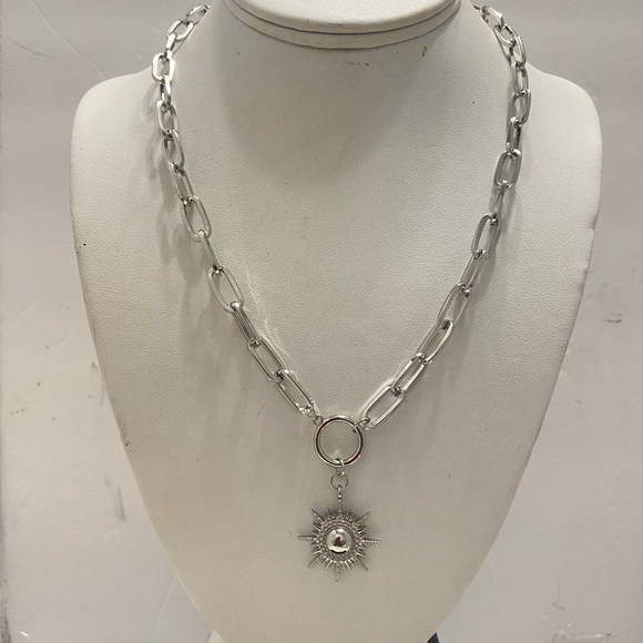 Gaget girl necklace - Picture 4 of 10